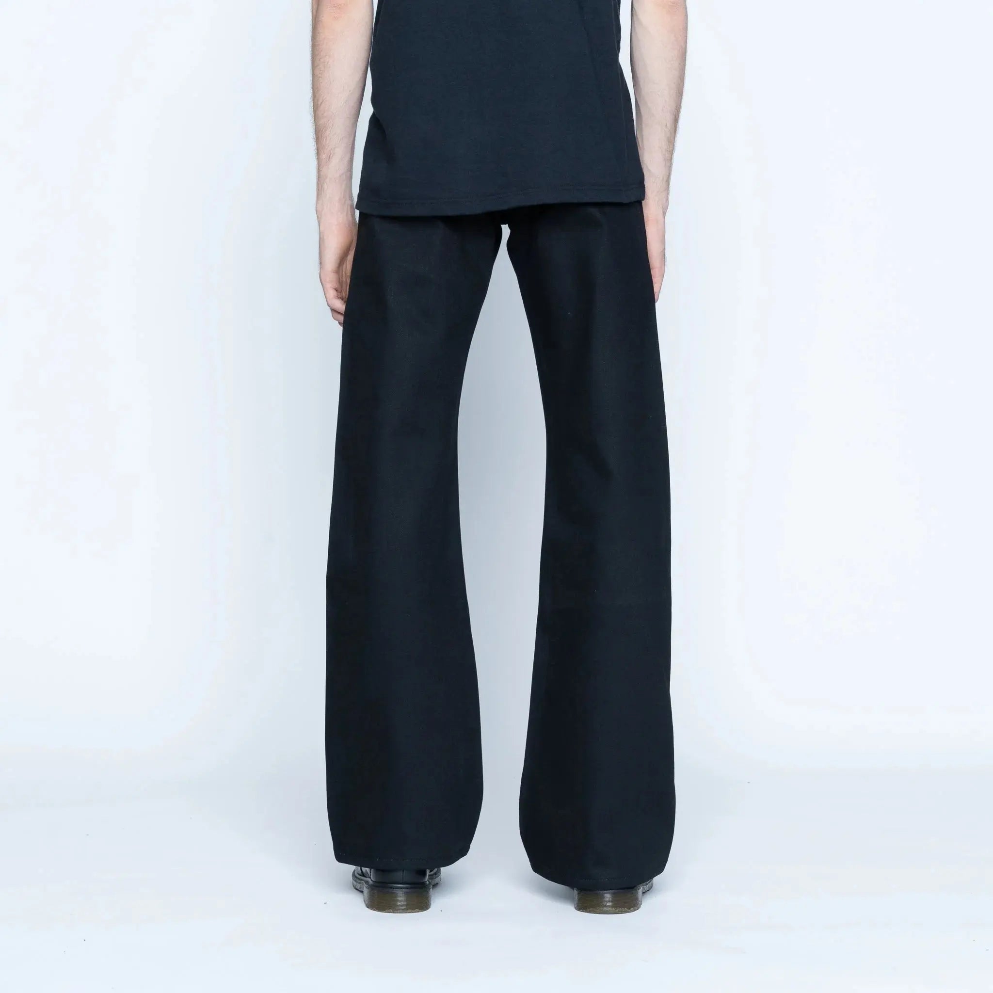 Naked &amp; Famous - Solid Black - 13 oz - Raw Denim