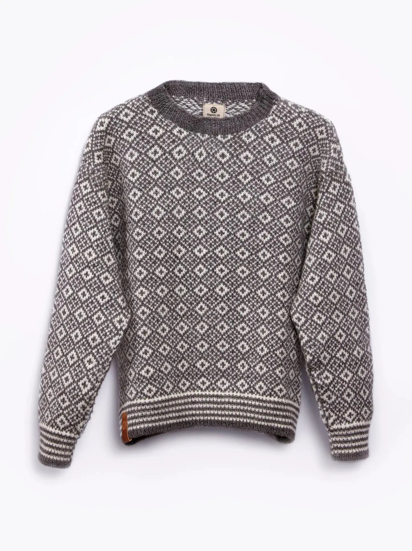 Olve Ullgenser – Grey & Natural White